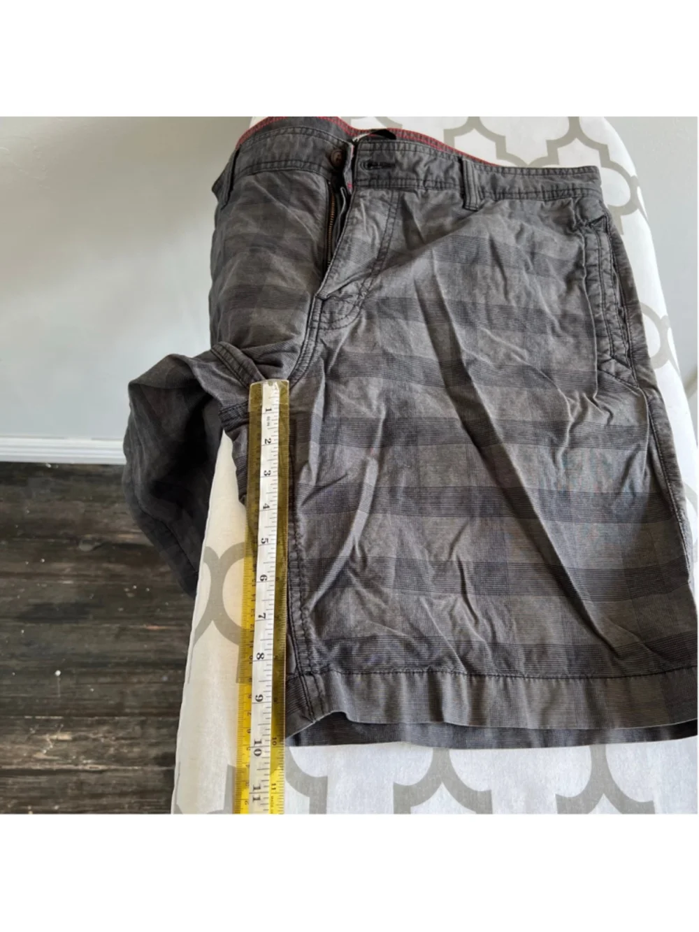 Men's The North Face Flat Front Shorts Waist 36 Gray Black Striped